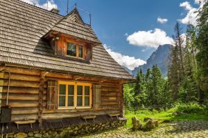 Wooden,Forester,Cottage,In,The,Mountains